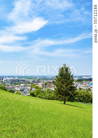 【東京都】多摩市　桜ヶ丘公園からの街並み 50712288