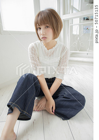 ストレート ショートヘア 女性 ストレート ショートヘア 女性 50715135