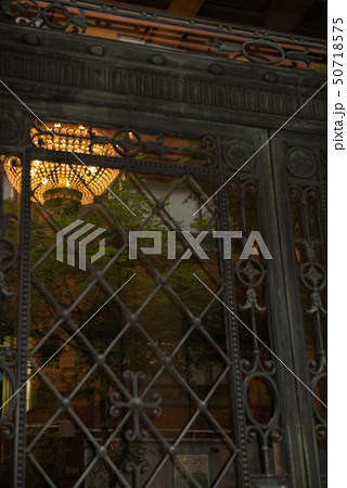 三休橋筋の綿業会館 50718575