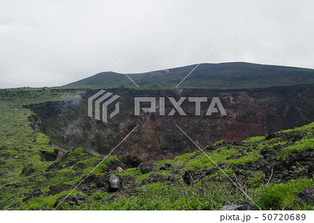 噴火口 伊豆大島 三原山にて 噴火口 伊豆大島 三原山にて 50720689