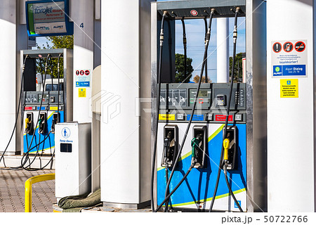 ガソリンスタンドの給油機の写真素材
