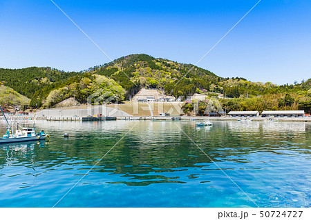 リアス式海岸の三陸の漁港の風景 50724727