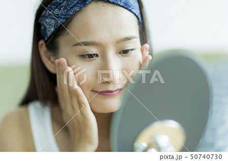 若い女性 スキンケア 若い女性 スキンケア 50740730