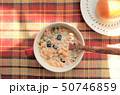 健康的なグラノーラ朝食、ミューズリー、豆乳、新鮮な牛乳のシリアル、ロハスとロカボ食品 50746859