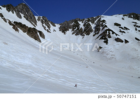 残雪期の木曽駒ヶ岳の千畳敷カール 50747151