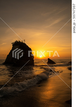 千葉 外房 雀島 夫婦岩 朝日 50747307