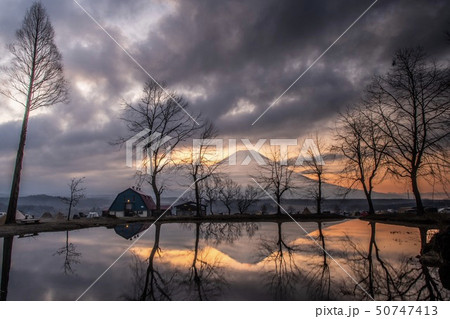ふもとっぱらの朝焼け(静岡県・3月) ふもとっぱらの朝焼け(静岡県・3月) 50747413