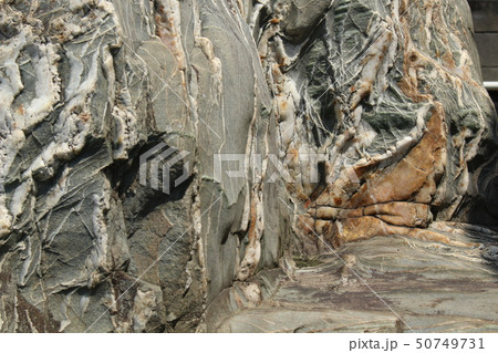 荒い岩肌 50749731