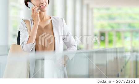 ビジネスウーマン 出張 ビジネスイメージ ビジネスウーマン 出張 ビジネスイメージ 50752351