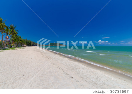 Tropical beach paradise And the blue sky in Thai Tropical beach paradise And the blue sky in Thai 50752697