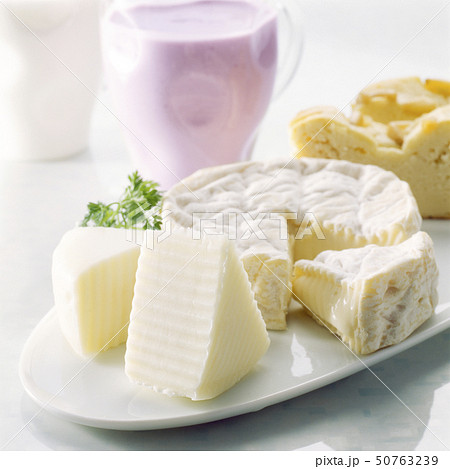 チーズ-飲むヨーグルト 50763239