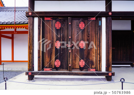 京都御所 (kyoto imperial palace) 宜陽殿の扉の一つ 京都御所 (kyoto imperial palace) 宜陽殿の扉の一つ 50763986