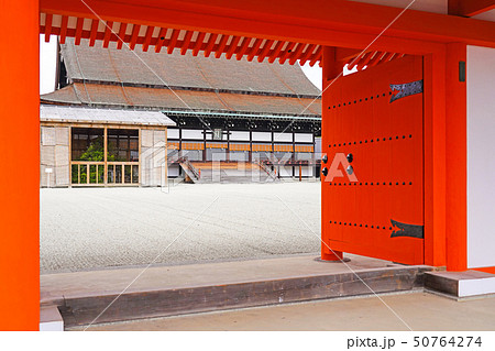 京都御所 (kyoto imperial palace) 承明門より右近の橘を望む 京都御所 (kyoto imperial palace) 承明門より右近の橘を望む 50764274