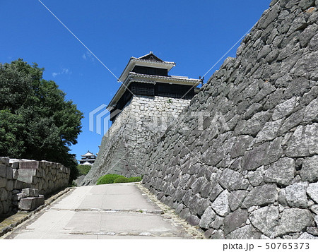 松山城大手門跡付近から見た大天守と太鼓櫓 松山城大手門跡付近から見た大天守と太鼓櫓 50765373