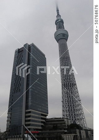 東京スカイツリーとイーストタワー 東京スカイツリーとイーストタワー 50768676