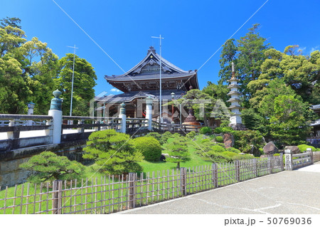 【愛知県】晴天下の豊川稲荷 本殿 【愛知県】晴天下の豊川稲荷 本殿 50769036