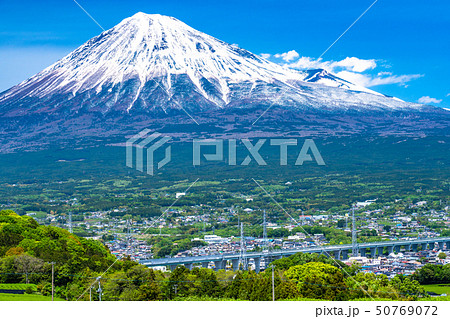 《静岡県》初夏の富士山・富士市の街並み 《静岡県》初夏の富士山・富士市の街並み 50769072