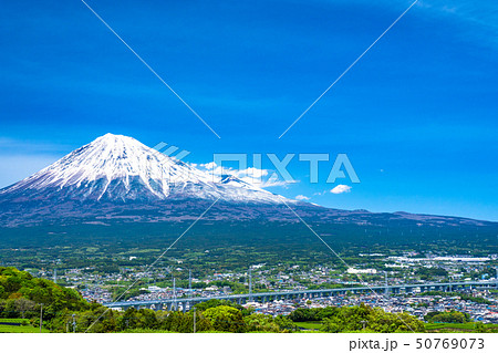 《静岡県》初夏の富士山・富士市の街並みの写真素材 [50769073] - PIXTA