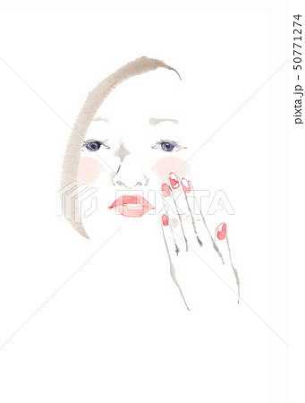 魅力的な女性の顔、ピンクの頬と手 魅力的な女性の顔、ピンクの頬と手 50771274