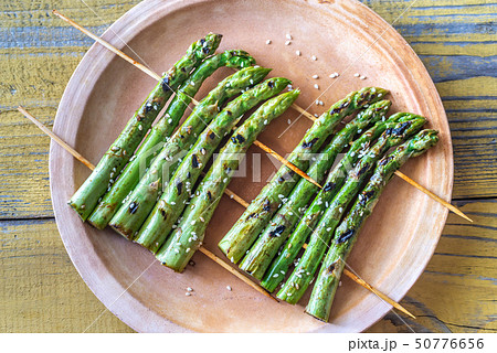 Grilled asparagus rafts with sesame seeds Grilled asparagus rafts with sesame seeds 50776656