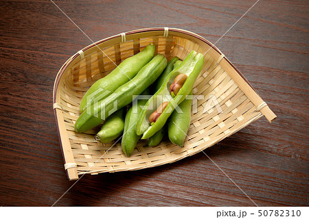 ピンクのそら豆 50782310
