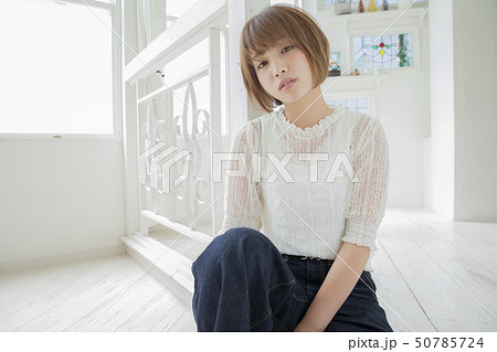 ストレート ショートヘア 女性の写真素材