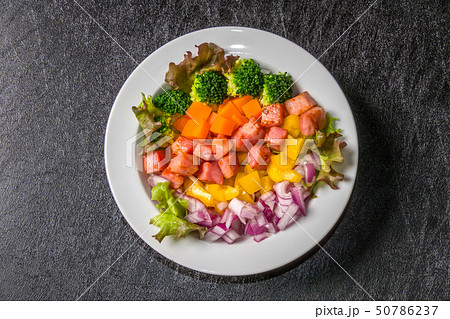 チョップドサラダ Beautiful and colorful chopped salad チョップドサラダ Beautiful and colorful chopped salad 50786237