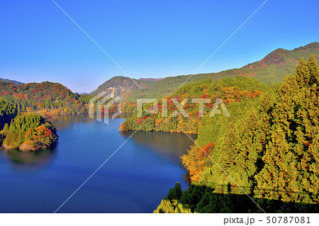美しい絶景の紅葉風景 Autumn scenery with beautiful scenery 50787081