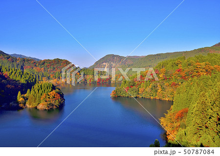 美しい絶景の紅葉風景 Autumn scenery with beautiful scenery 50787084