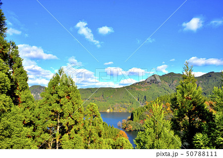 美しい絶景の紅葉風景 Autumn scenery with beautiful scenery 美しい絶景の紅葉風景 Autumn scenery with beautiful scenery 50788111