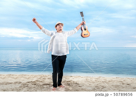Asian businessman in hat and white clothes Asian businessman in hat and white clothes 50789656