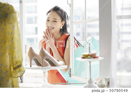 女性 ショッピング 女性 ショッピング 50790549