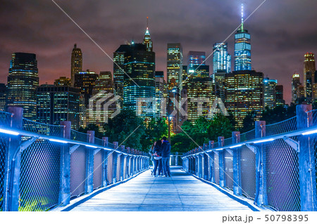 ニューヨーク・マンハッタンの夜景と人々 ニューヨーク・マンハッタンの夜景と人々 50798395