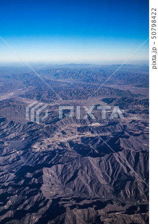 飛行機から見える中国の山岳地帯 飛行機から見える中国の山岳地帯 50798422