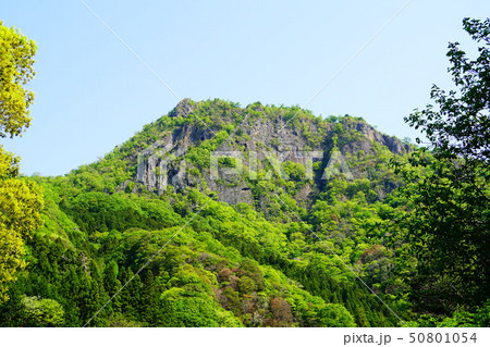登山道途中から見る奥久慈男体山 登山道途中から見る奥久慈男体山 50801054