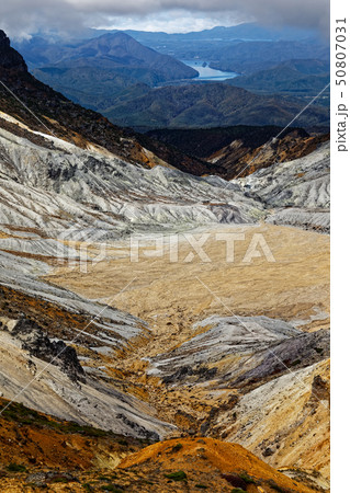安達太良山・沼ノ平と裏磐梯・秋元湖を望む 安達太良山・沼ノ平と裏磐梯・秋元湖を望む 50807031