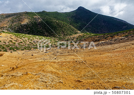 船明神山方面から見る安達太良山山頂 船明神山方面から見る安達太良山山頂 50807301