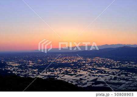 朝の散居村 50808903