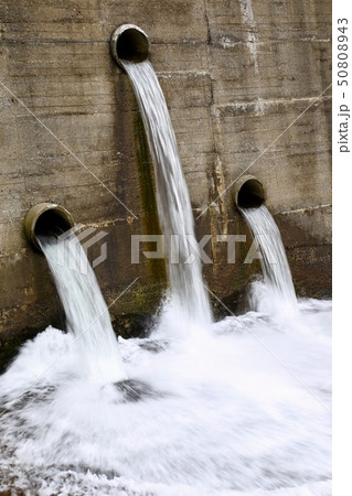 砂防ダムの排水口 50808943