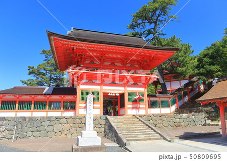 【島根県】晴天下の日御碕神社　楼門 50809695