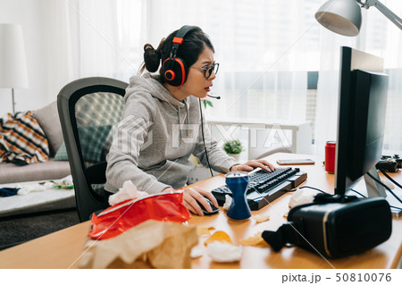 technology gaming entertainment people concept 50810076