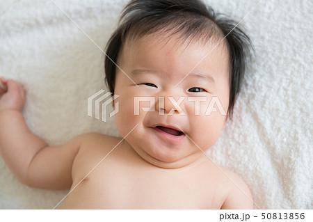 赤ちゃん 男の子 乳児 乳幼児 子育ての写真素材