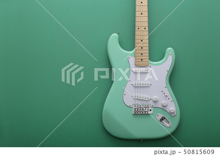 パステル緑のエレキギター の写真素材
