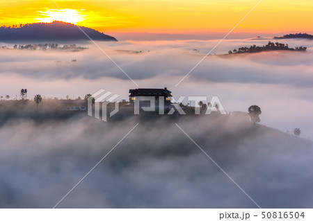 Beautiful accommodation in the middle of the mist  50816504