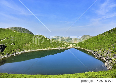 九重連山　御池と久住山 50818351