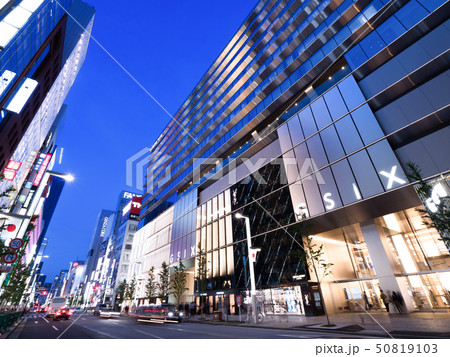 銀座シックスと中央通り 50819103