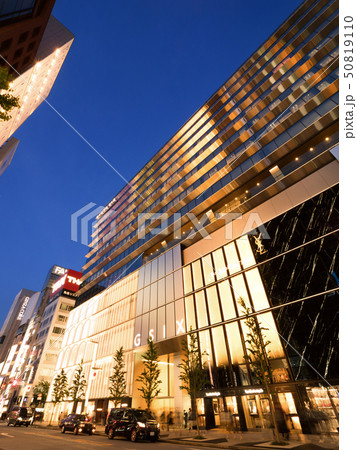 銀座シックスと中央通り 50819110