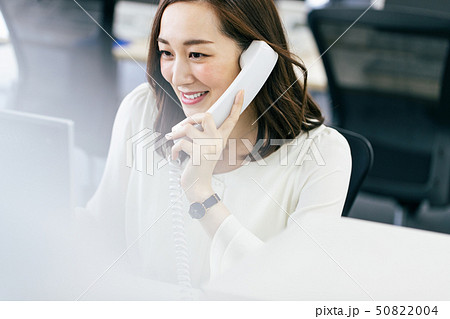 女性 電話 OL 事務員 ビジネス 50822004