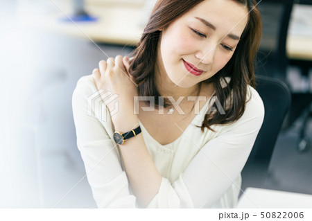 肩こり 女性 オフィス 50822006