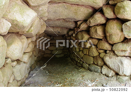 信州 安曇野 松川村 祖父が塚古墳(じいがづか) 石室のある古墳時代後期の円墳 石室内俯瞰① 信州 安曇野 松川村 祖父が塚古墳(じいがづか) 石室のある古墳時代後期の円墳 石室内俯瞰① 50822092